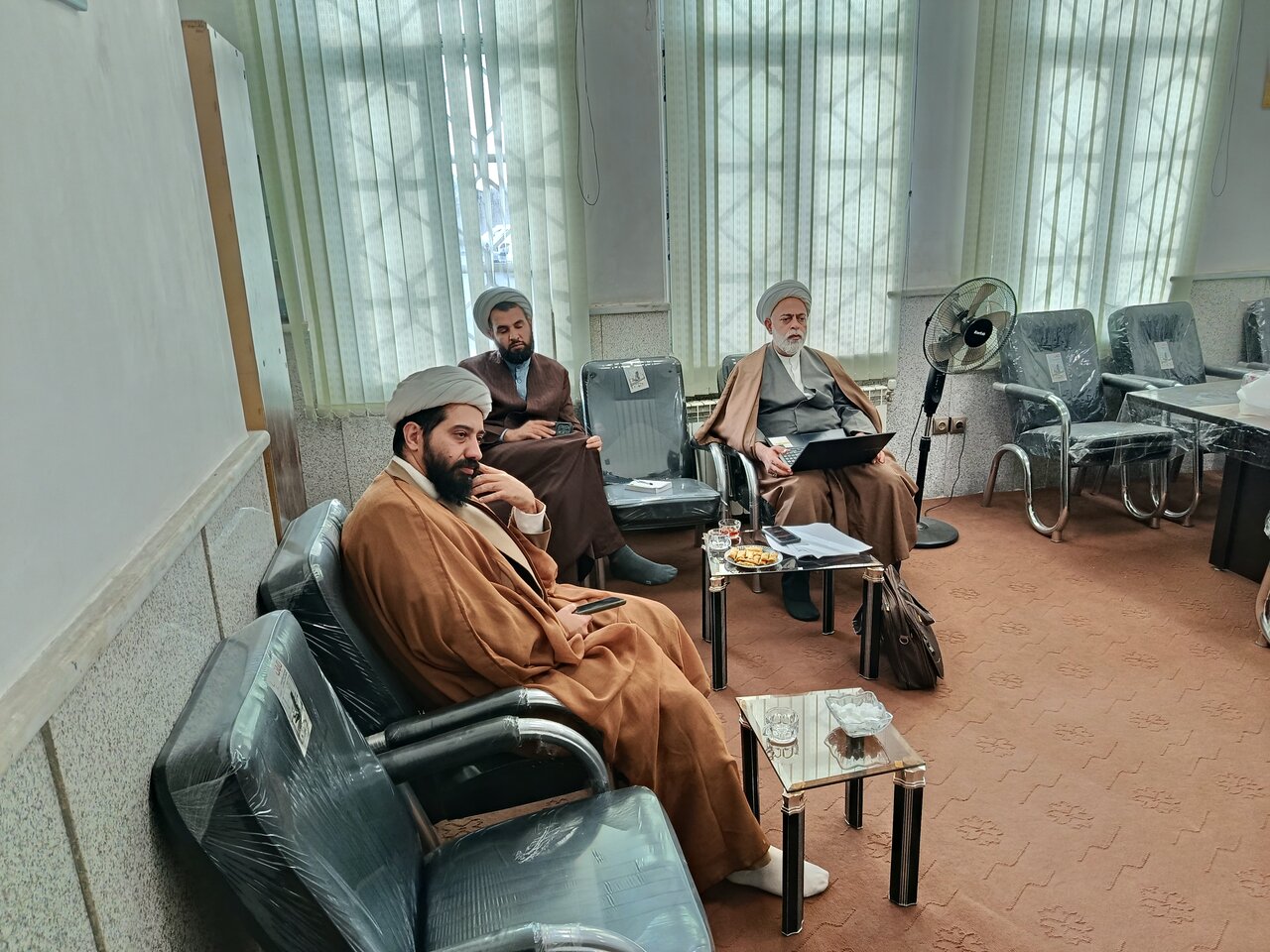 جلسه شورای پژوهش حوزه علمیه استان کرمان با حضور مدیر حوزه علمیه استان، معاون پژوهش و مسئولان پژوهشی مدارس و مراکز تخصصی.