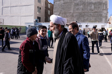 تصاویر / حضور امام جمعه قزوین در دبیرستان متوسطه اول  شهید تهرانی مقدم