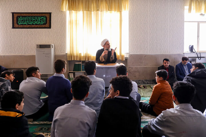 تصاویر / حضور امام جمعه قزوین در دبیرستان متوسطه اول  شهید تهرانی مقدم