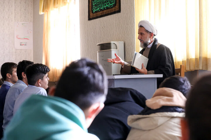 تصاویر / حضور امام جمعه قزوین در دبیرستان متوسطه اول  شهید تهرانی مقدم