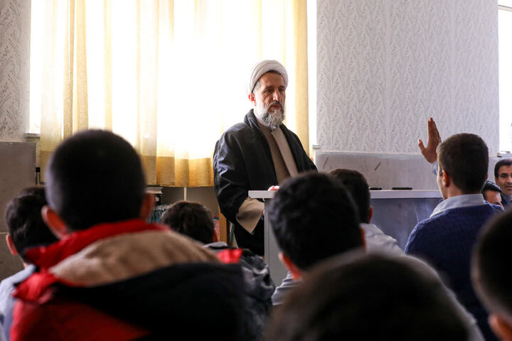 تصاویر / حضور امام جمعه قزوین در دبیرستان متوسطه اول  شهید تهرانی مقدم