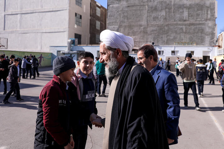 تصاویر / حضور امام جمعه قزوین در دبیرستان متوسطه اول  شهید تهرانی مقدم