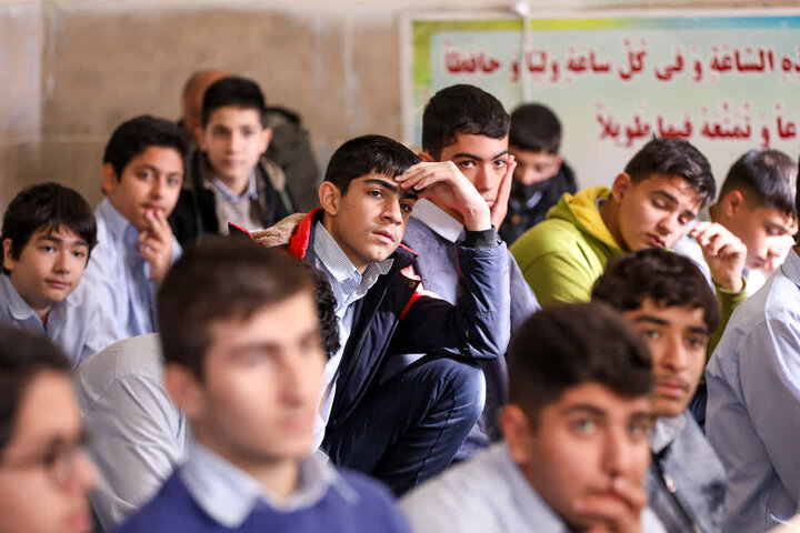 تصاویر / حضور امام جمعه قزوین در دبیرستان متوسطه اول  شهید تهرانی مقدم