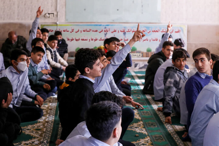 تصاویر / حضور امام جمعه قزوین در دبیرستان متوسطه اول  شهید تهرانی مقدم