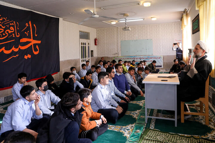 تصاویر / حضور امام جمعه قزوین در دبیرستان متوسطه اول  شهید تهرانی مقدم