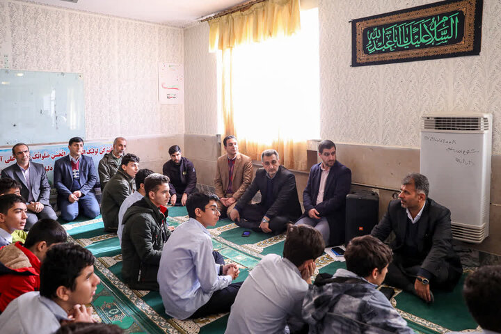 تصاویر / حضور امام جمعه قزوین در دبیرستان متوسطه اول  شهید تهرانی مقدم