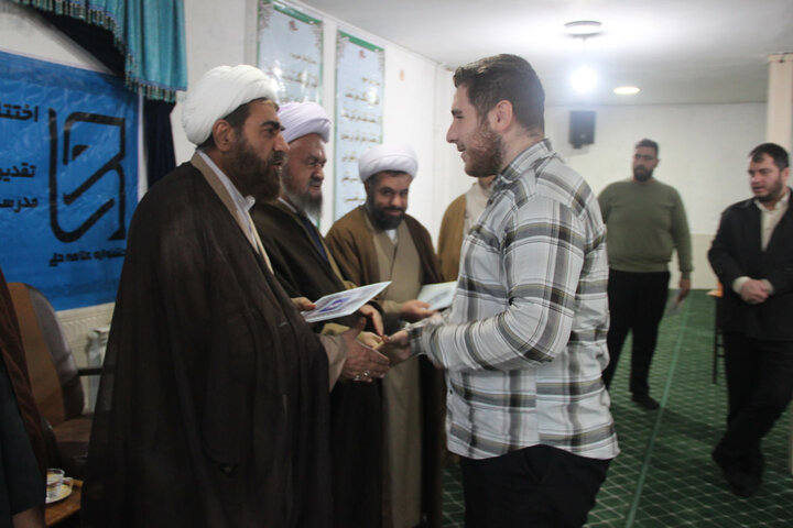 تصاویر / مراسم اختتامیه جشنواره مدرسه‌ای علامه حلی(ره) در مدرسه علمیه شهید مصطفی خمینی (ره) تاکستان