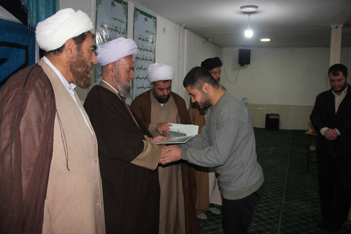 تصاویر / مراسم اختتامیه جشنواره مدرسه‌ای علامه حلی(ره) در مدرسه علمیه شهید مصطفی خمینی (ره) تاکستان