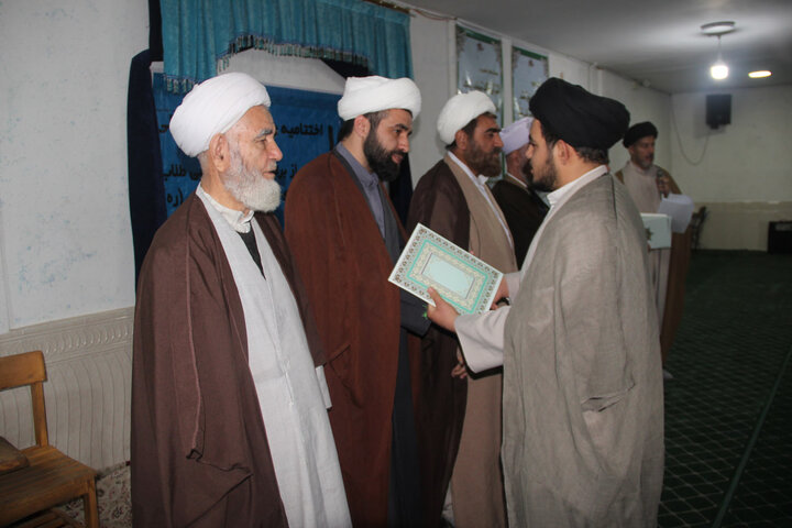 تصاویر / مراسم اختتامیه جشنواره مدرسه‌ای علامه حلی(ره) در مدرسه علمیه شهید مصطفی خمینی (ره) تاکستان