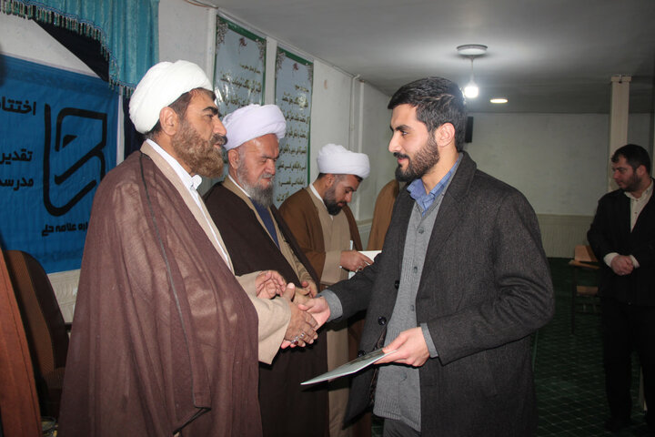 تصاویر / مراسم اختتامیه جشنواره مدرسه‌ای علامه حلی(ره) در مدرسه علمیه شهید مصطفی خمینی (ره) تاکستان