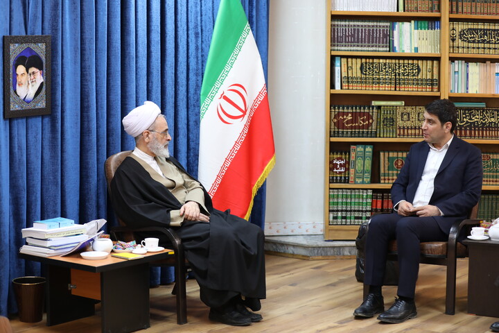 تصاویر/ دیدار استاندار کردستان با آیت الله اعرافی