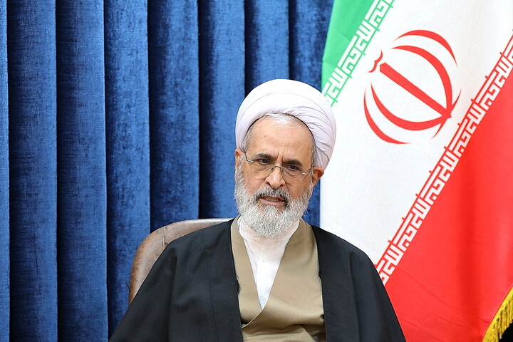 تصاویر/ دیدار مدیرکل ثبت‌ احوال قم با آیت الله اعرافی