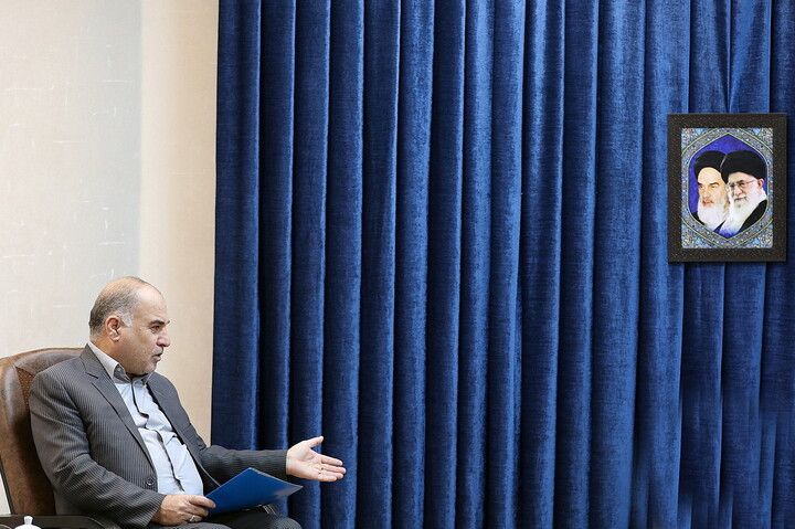 تصاویر/ دیدار مدیرکل ثبت‌ احوال قم با آیت الله اعرافی