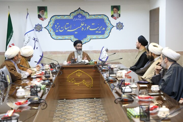 تصاویر/ جلسه بصیرتی با موضوع نقد قرآن بسندگی ویژه کادر مدارس یزد