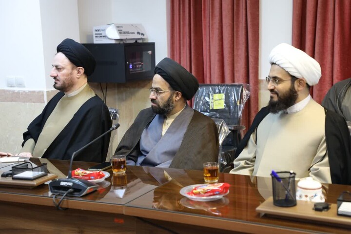 تصاویر/ جلسه بصیرتی با موضوع نقد قرآن بسندگی ویژه کادر مدارس یزد