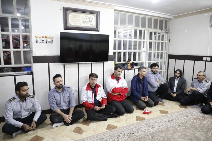 بازدید و نشست صمیمی مسئولان شهرستان اردکان از پایگاه های جمعیت هلال‌احمر