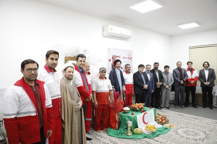 بازدید و نشست صمیمی مسئولان شهرستان اردکان از پایگاه های جمعیت هلال‌احمر