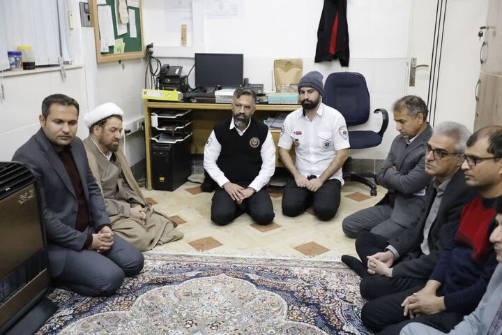 بازدید و نشست صمیمی مسئولان شهرستان اردکان از پایگاه های جمعیت هلال‌احمر