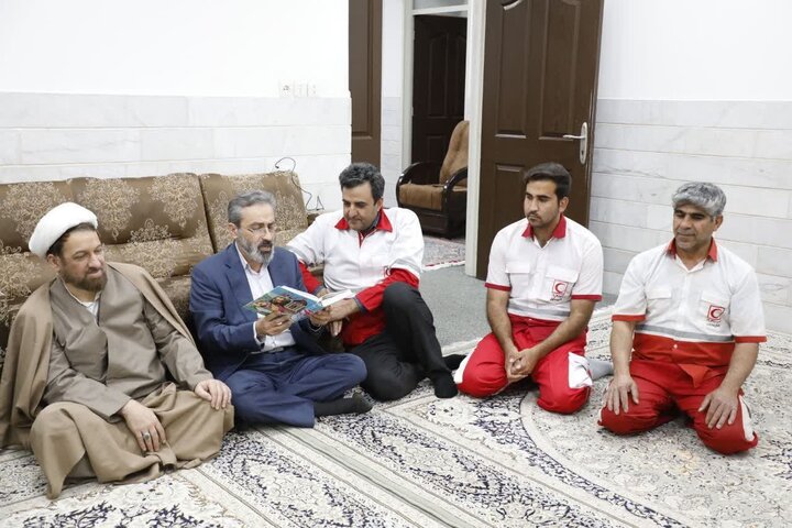 بازدید و نشست صمیمی مسئولان شهرستان اردکان از پایگاه های جمعیت هلال‌احمر