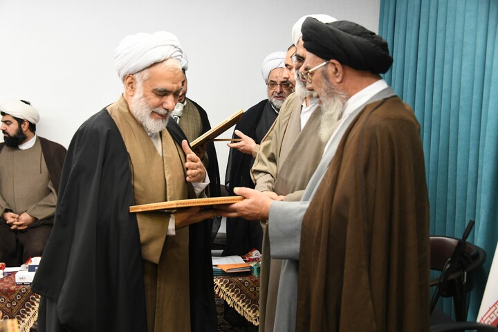 تصاویر|دیدار رابطین مناطق ده‌گانه امور مساجد اصفهان با امام جمعه اصفهان