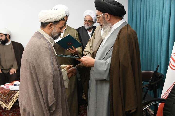 تصاویر|دیدار رابطین مناطق ده‌گانه امور مساجد اصفهان با امام جمعه اصفهان