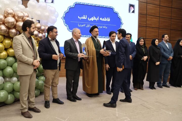 تصاویر/ تقدیر امام جمعه شهریار از نخبگان و پژوهشگران جوان