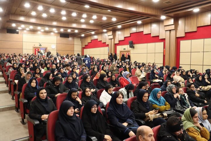 تصاویر/ تقدیر امام جمعه شهریار از نخبگان و پژوهشگران جوان