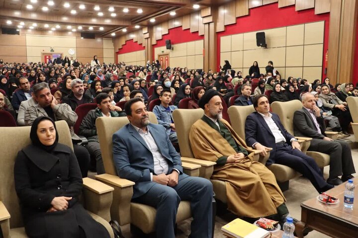 تصاویر/ تقدیر امام جمعه شهریار از نخبگان و پژوهشگران جوان