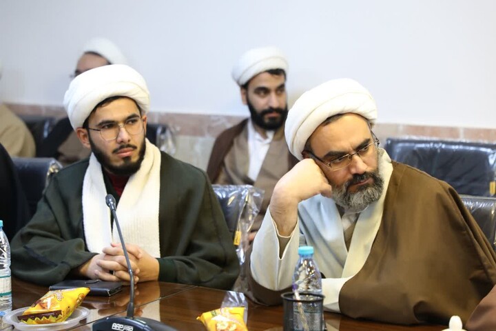 تصاویر/ اجلاسیه فصلی مدیران و معاونین مدارس علمیه استان یزد با حضور مدیر حوزه علمیه استان برگزار شد