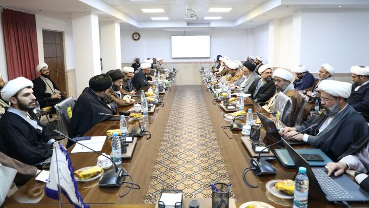 تصاویر/ اجلاسیه فصلی مدیران و معاونین مدارس علمیه استان یزد با حضور مدیر حوزه علمیه استان برگزار شد