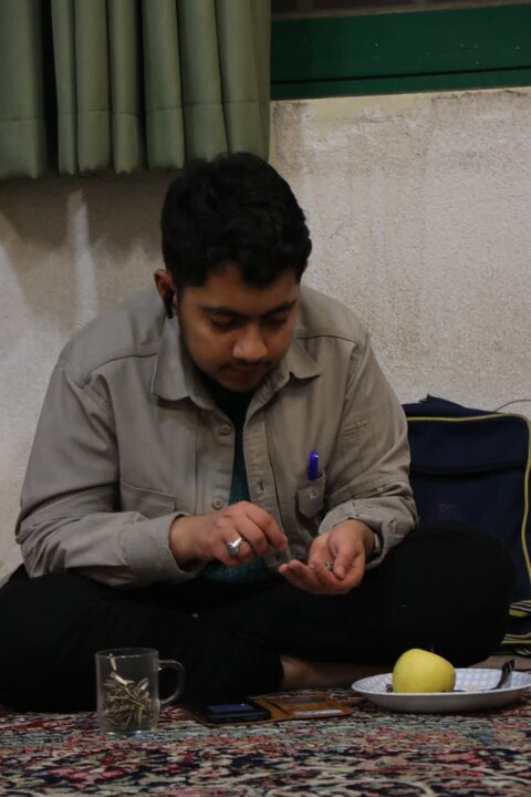 دورهمی صمیمی طلاب مدرسه علمیه محمودیه کرمان به مناسبت شب اول ماه رجب.