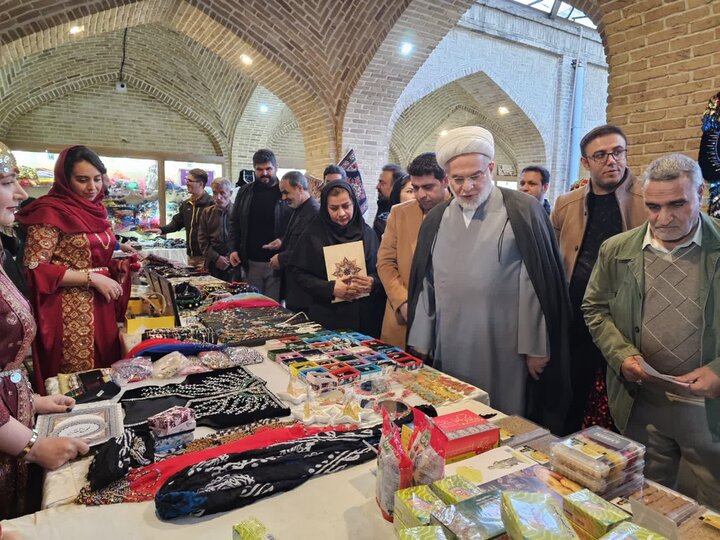 تصاویر/ بازدید نماینده ولی‌فقیه در  کردستان از نمایشگاه صنایع‌دستی در موزه خانه کُرد سنندج