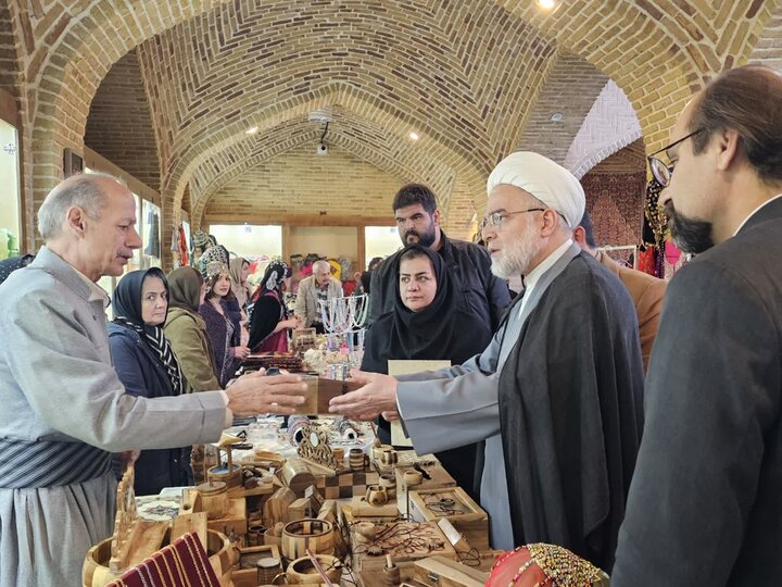 تصاویر/ بازدید نماینده ولی‌فقیه در  کردستان از نمایشگاه صنایع‌دستی در موزه خانه کُرد سنندج