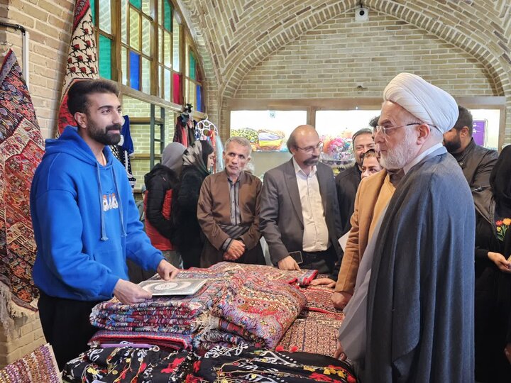 تصاویر/ بازدید نماینده ولی‌فقیه در  کردستان از نمایشگاه صنایع‌دستی در موزه خانه کُرد سنندج