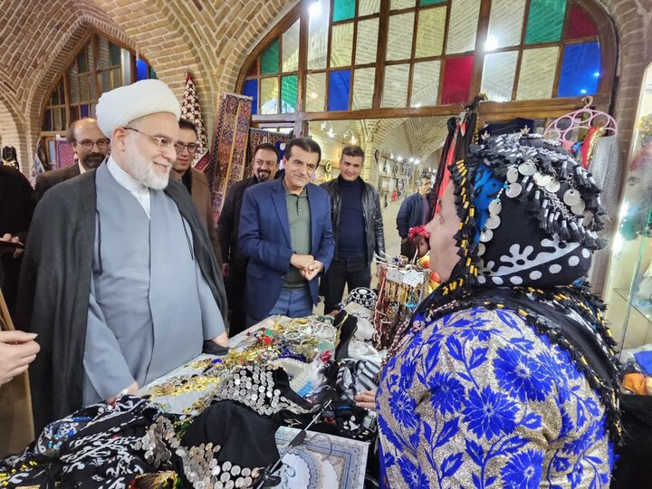 تصاویر/ بازدید نماینده ولی‌فقیه در  کردستان از نمایشگاه صنایع‌دستی در موزه خانه کُرد سنندج