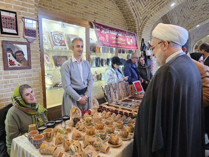 تصاویر/ بازدید نماینده ولی‌فقیه در  کردستان از نمایشگاه صنایع‌دستی در موزه خانه کُرد سنندج
