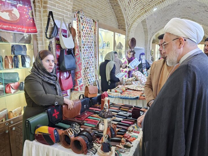 تصاویر/ بازدید نماینده ولی‌فقیه در  کردستان از نمایشگاه صنایع‌دستی در موزه خانه کُرد سنندج