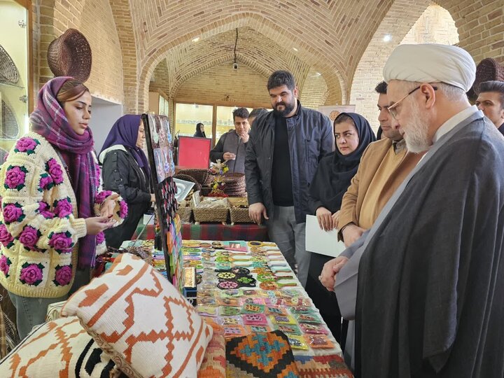 تصاویر/ بازدید نماینده ولی‌فقیه در  کردستان از نمایشگاه صنایع‌دستی در موزه خانه کُرد سنندج