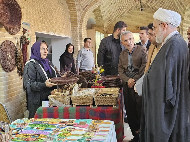 تصاویر/ بازدید نماینده ولی‌فقیه در  کردستان از نمایشگاه صنایع‌دستی در موزه خانه کُرد سنندج