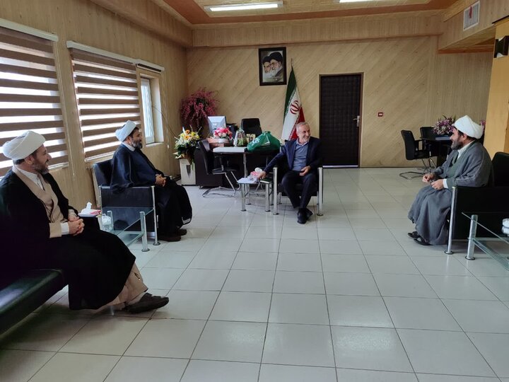 تصاویر/ دیدار مدیر حوزه علمیه  کردستان با فرماندار قروه