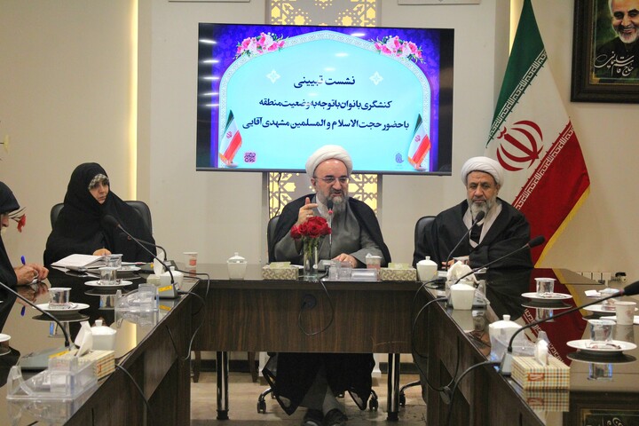 تصاویر/ نشست تبیینی بانوان کنشگر کرمان به میزبانی واحد بانوان دفتر نماینده ولی فقیه در استان