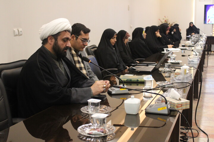 تصاویر/ نشست تبیینی بانوان کنشگر کرمان به میزبانی واحد بانوان دفتر نماینده ولی فقیه در استان