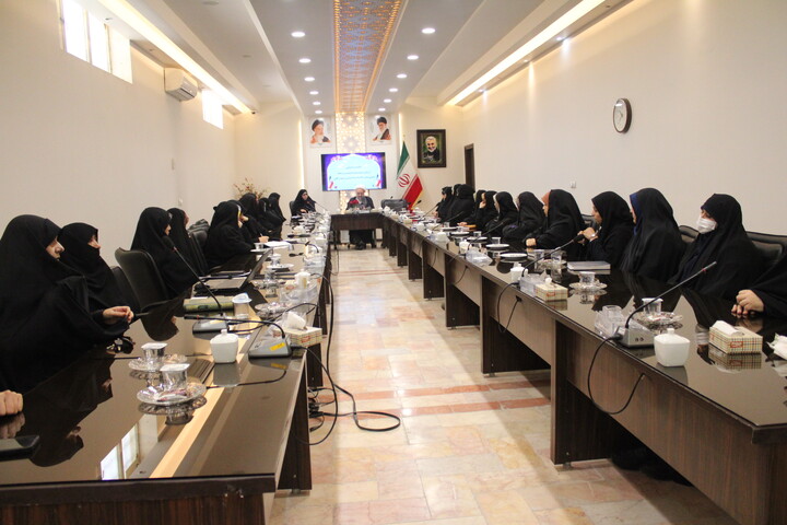 تصاویر/ نشست تبیینی بانوان کنشگر کرمان به میزبانی واحد بانوان دفتر نماینده ولی فقیه در استان