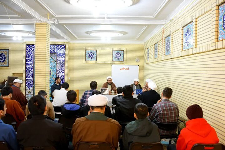تصاویر/ نشست علمی در مدرسه علمیه رسول اکرم (ص) تکاب
