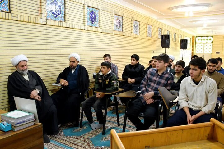 تصاویر/ نشست علمی در مدرسه علمیه رسول اکرم (ص) تکاب