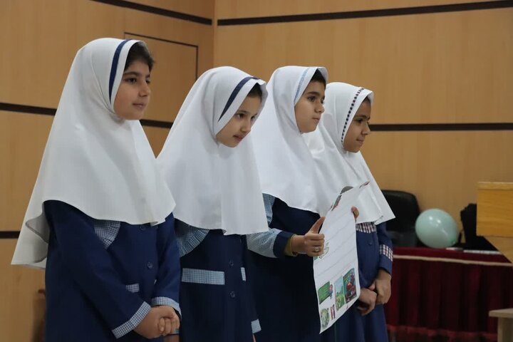 تصاویر/ برگزاری آیین اختتامیه هفته ماها با اجرای دانش‌آموزان مدرسه دخترانه فرهنگ