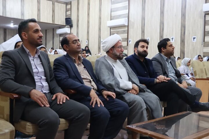 تصاویر/ برگزاری آیین اختتامیه هفته ماها با اجرای دانش‌آموزان مدرسه دخترانه فرهنگ