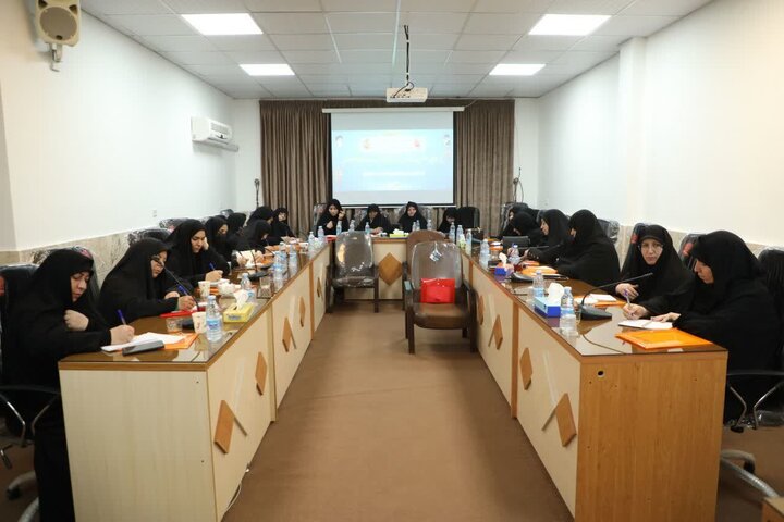 تصاویر/ گردهمایی مسئولین ستادهای برگزاری نماز جمعه و معاونت خواهران ستاد های برگزاری نمازجمعه استان یزد