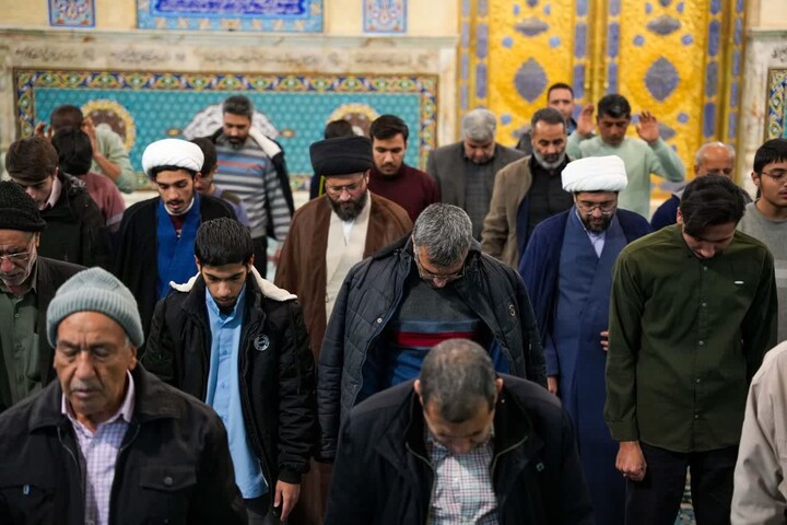 تصاویر/  حضور طلاب روزه‌ دار در امامزاده سیدجعفر محمد علیه‌السلام یزد