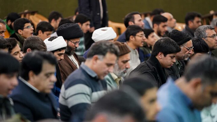 تصاویر/  حضور طلاب روزه‌ دار در امامزاده سیدجعفر محمد علیه‌السلام یزد